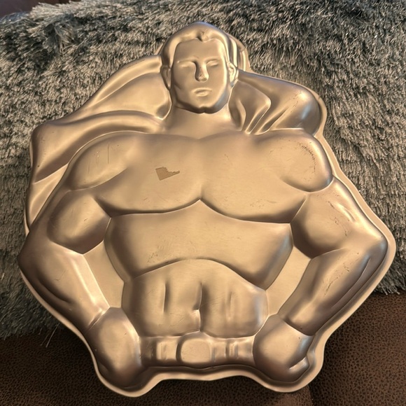 Vintage 1977 Wilton Superman DC Comics Cake Pan Superheroes - Picture 1 of 4